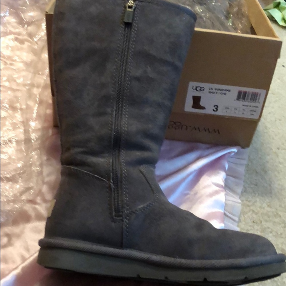 UGG TALL GRAY ZIP UP BOOT